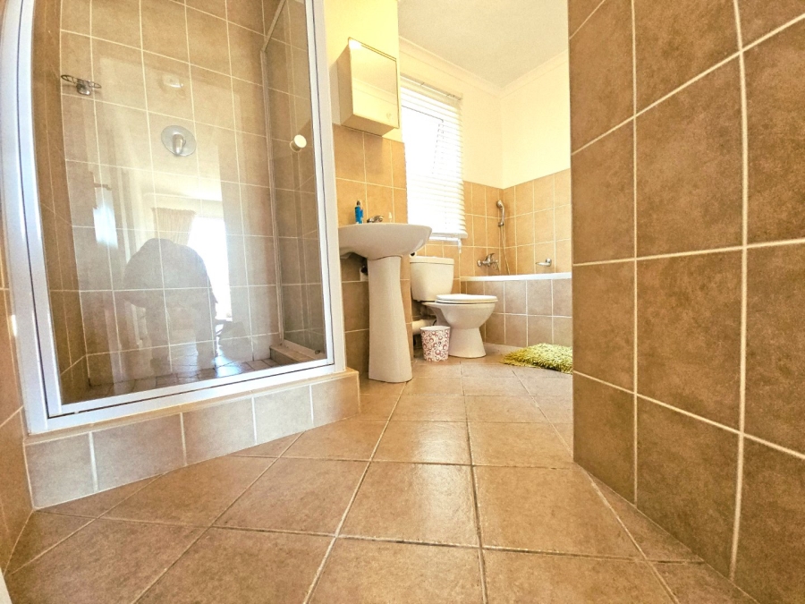 2 Bedroom Property for Sale in Whispering Pines Western Cape